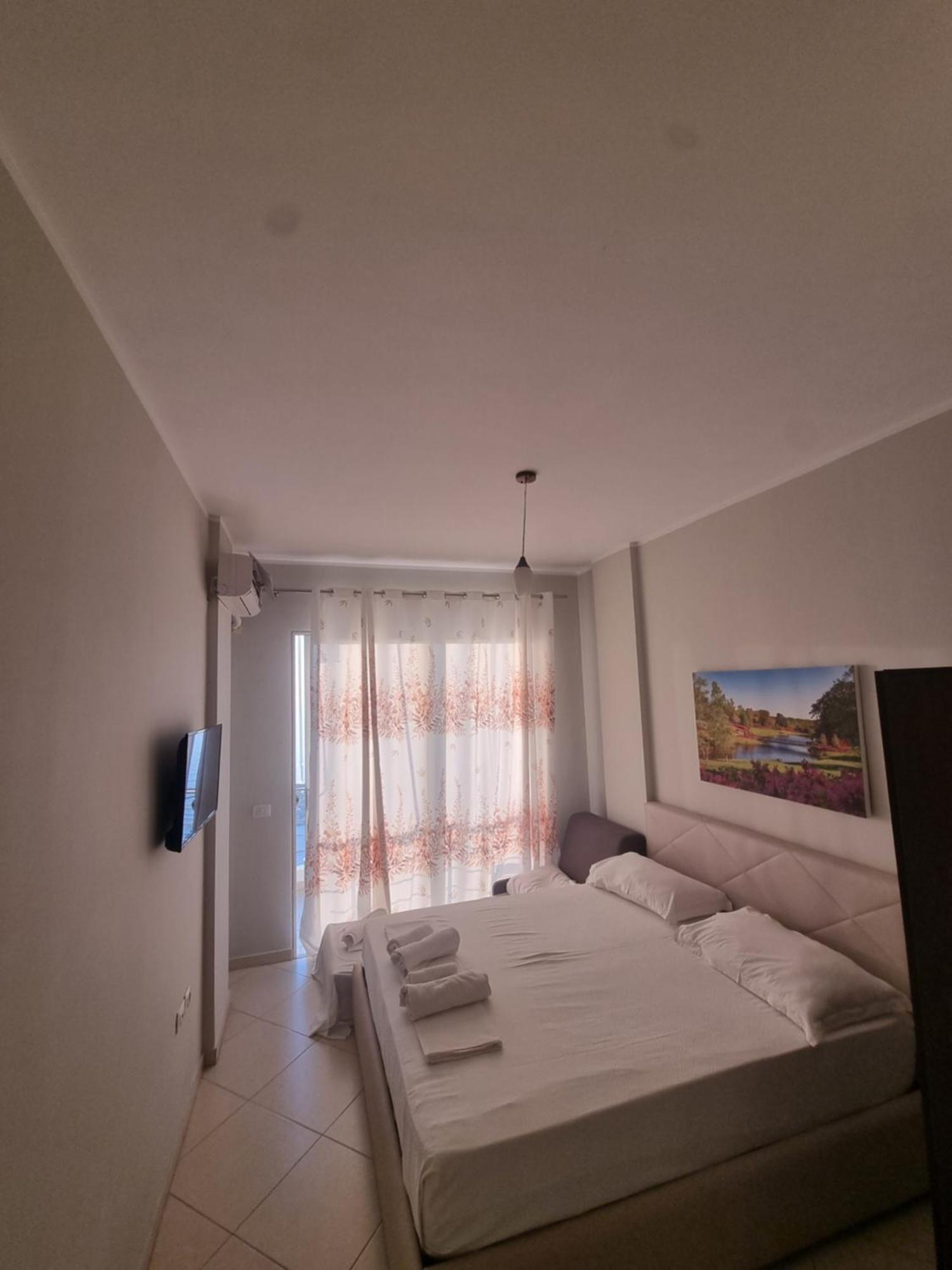Hotel Ble Ble Vlorë Exteriör bild